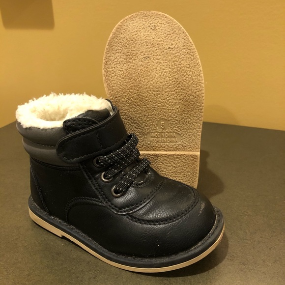 Old Navy boots size 5 toddler - Picture 2 of 4